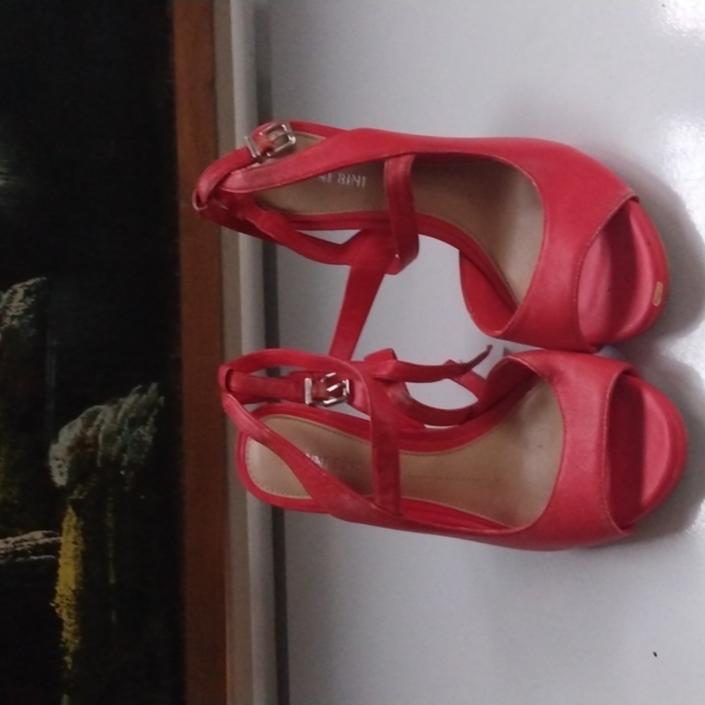 Women's used size 7 red heels